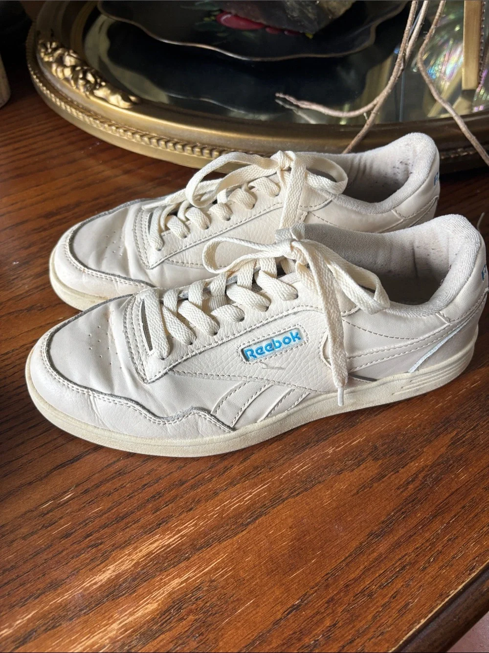 Reebok Off-White Leather Low-Top Sneakers with Blue Logo Size 8